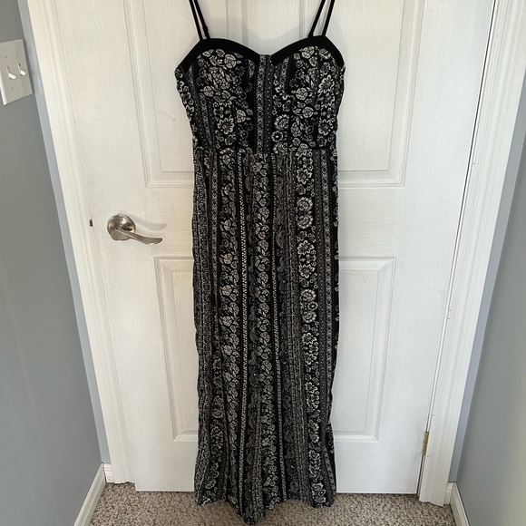 5/$100 Beautiful Romper - Picture 1 of 5